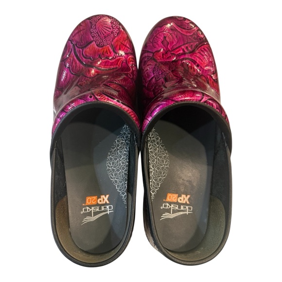 Dansko Vibrant Floral XP 2.0 Professional Clog – Fuchsia Tooled Patent - Picture 7 of 11